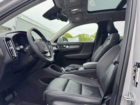 Certified 2023 Volvo XC40 B5 Ultimate w/ Protection Package Premier AWD/4WD image 16