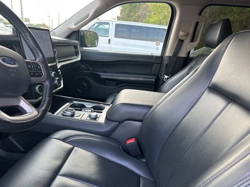 Used 2024 Ford Expedition Max XLT image 2