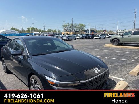 Used 2025 Hyundai Elantra Sport FWD image 8