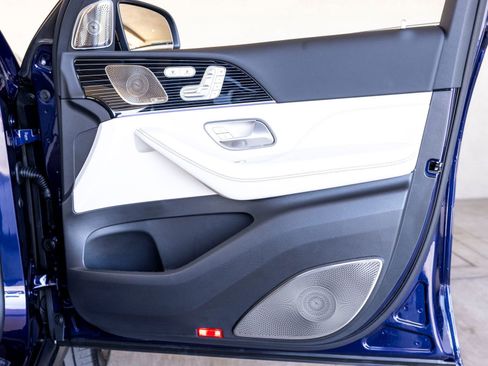 New 2026 Mercedes-Benz GLS 580 4MATIC image 27