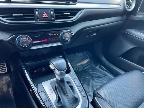 Used 2023 Kia Forte GT-Line w/ GT-Line Premium Package image 17