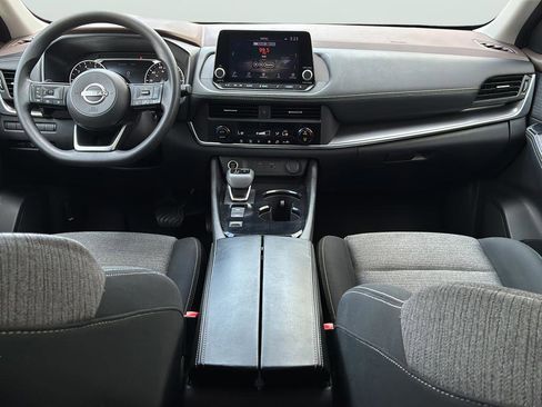 Used 2023 Nissan Rogue SV FWD image 18