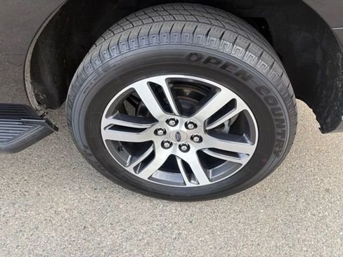 Used 2024 Ford Expedition Limited image 11