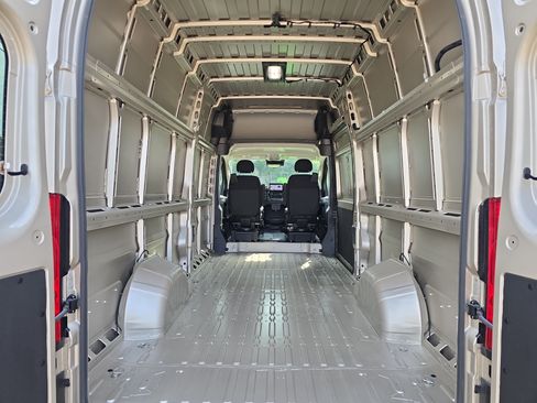 Used 2026 RAM ProMaster 3500 w/ Quick Order Package 22G SLT FWD image 7