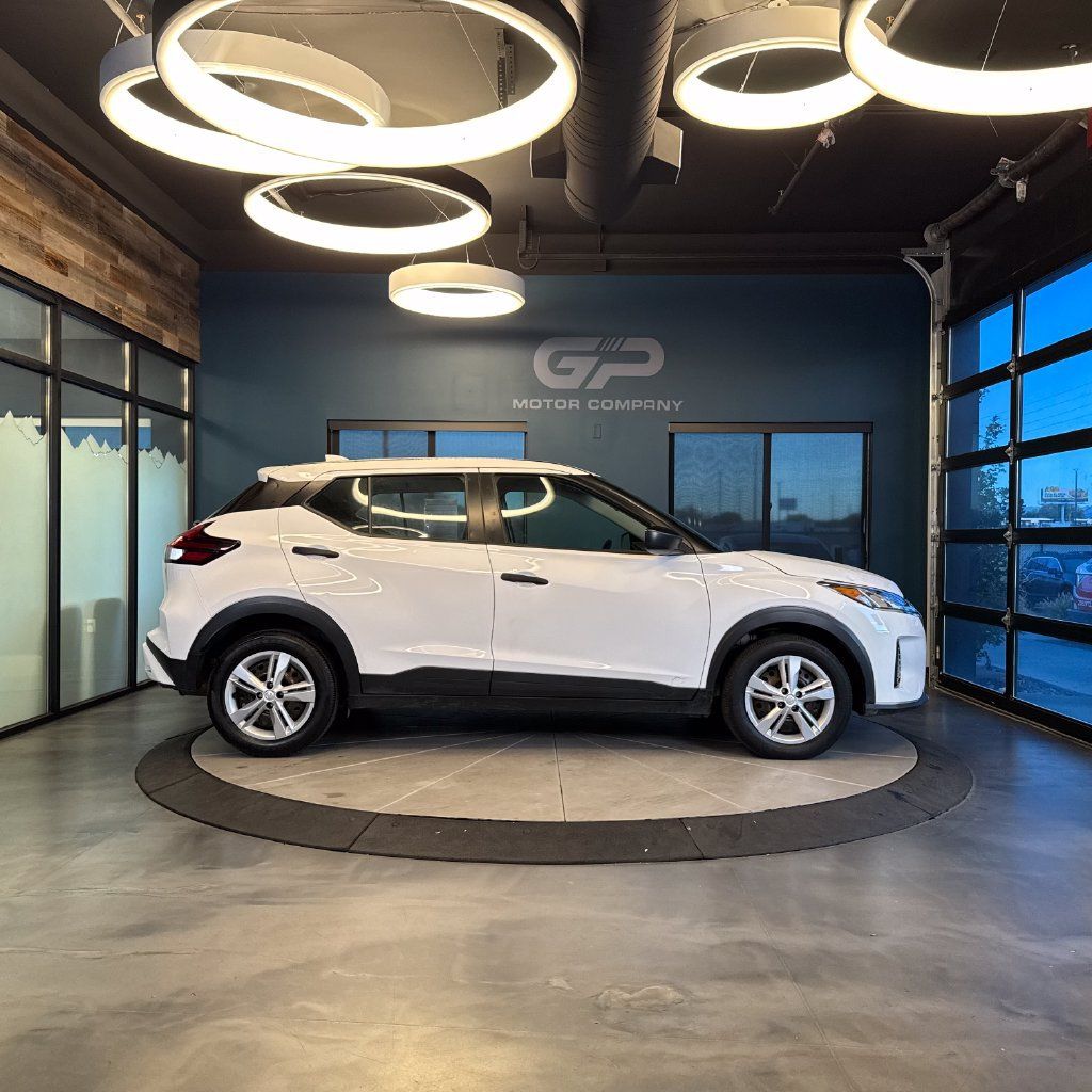 Used 2022 Nissan Kicks S FWD image 2