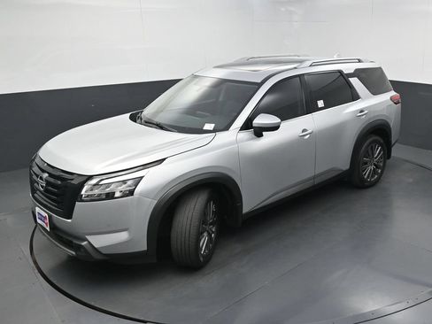 Used 2024 Nissan Pathfinder SL w/ SL Premium Package FWD image 35