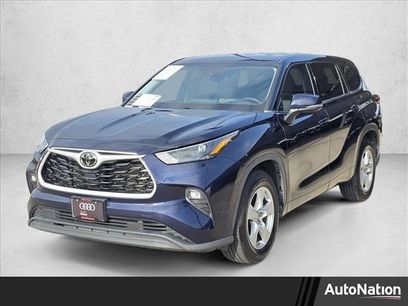 Used 2022 Toyota Highlander LE
