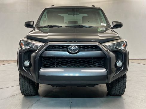 Used 2019 Toyota 4Runner SR5 AWD/4WD image 9