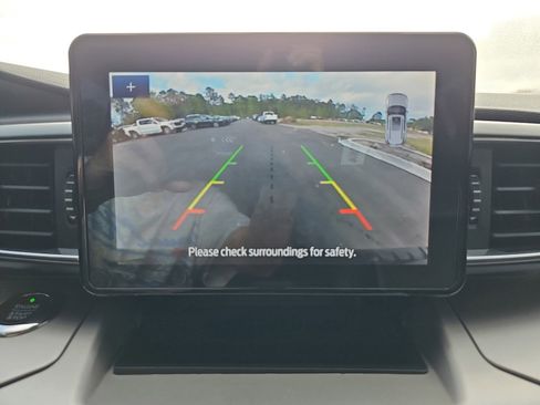 Used 2021 Ford Explorer XLT w/ Equipment Group 202A AWD/4WD image 25