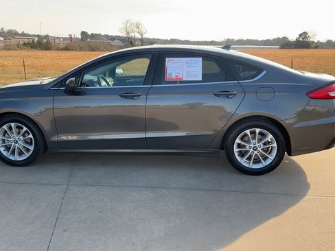 Used 2020 Ford Fusion SE image 6