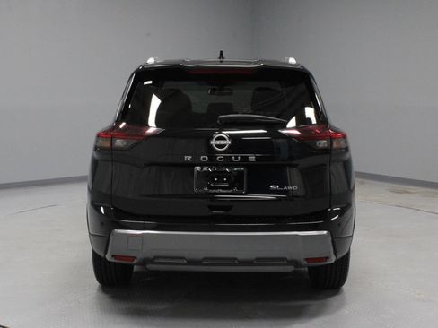 Used 2024 Nissan Rogue SL AWD/4WD image 9