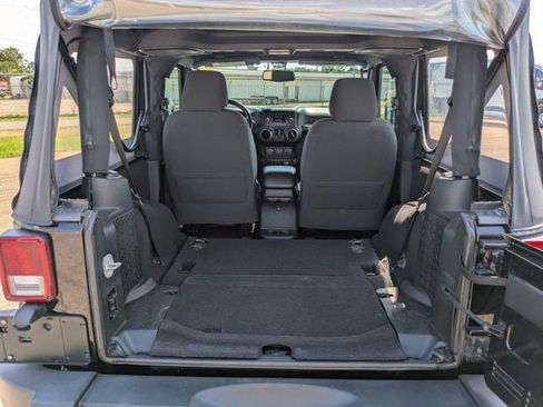 Used 2018 Jeep Wrangler Sport AWD/4WD image 12