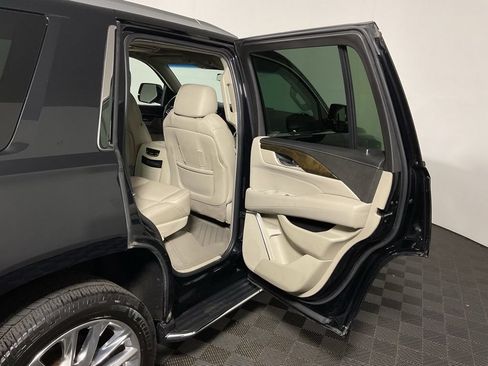 Used 2019 Cadillac Escalade Luxury AWD/4WD image 35