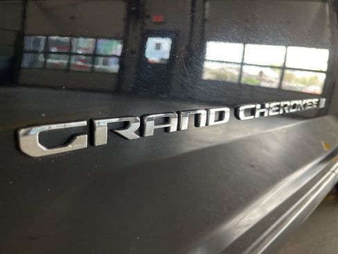 Used 2022 Jeep Grand Cherokee L Laredo w/ Luxury Tech Group I image 12