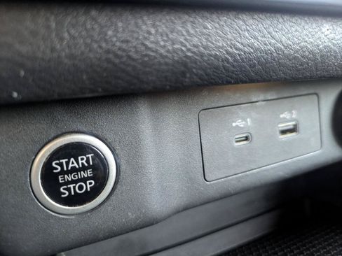 Used 2021 Nissan Rogue SV FWD image 11
