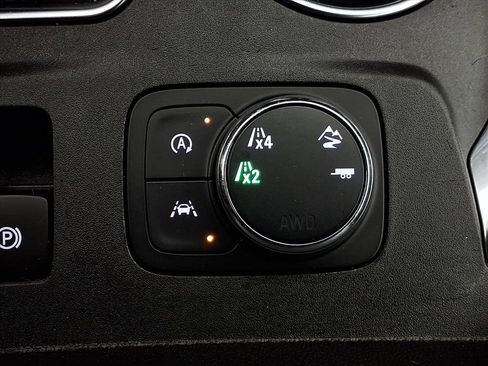 Used 2022 Chevrolet Traverse Premier image 21