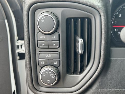 Used 2021 Chevrolet Silverado 1500 Custom Trail Boss AWD/4WD image 18