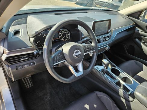 Used 2023 Nissan Altima 2.5 SV FWD image 14