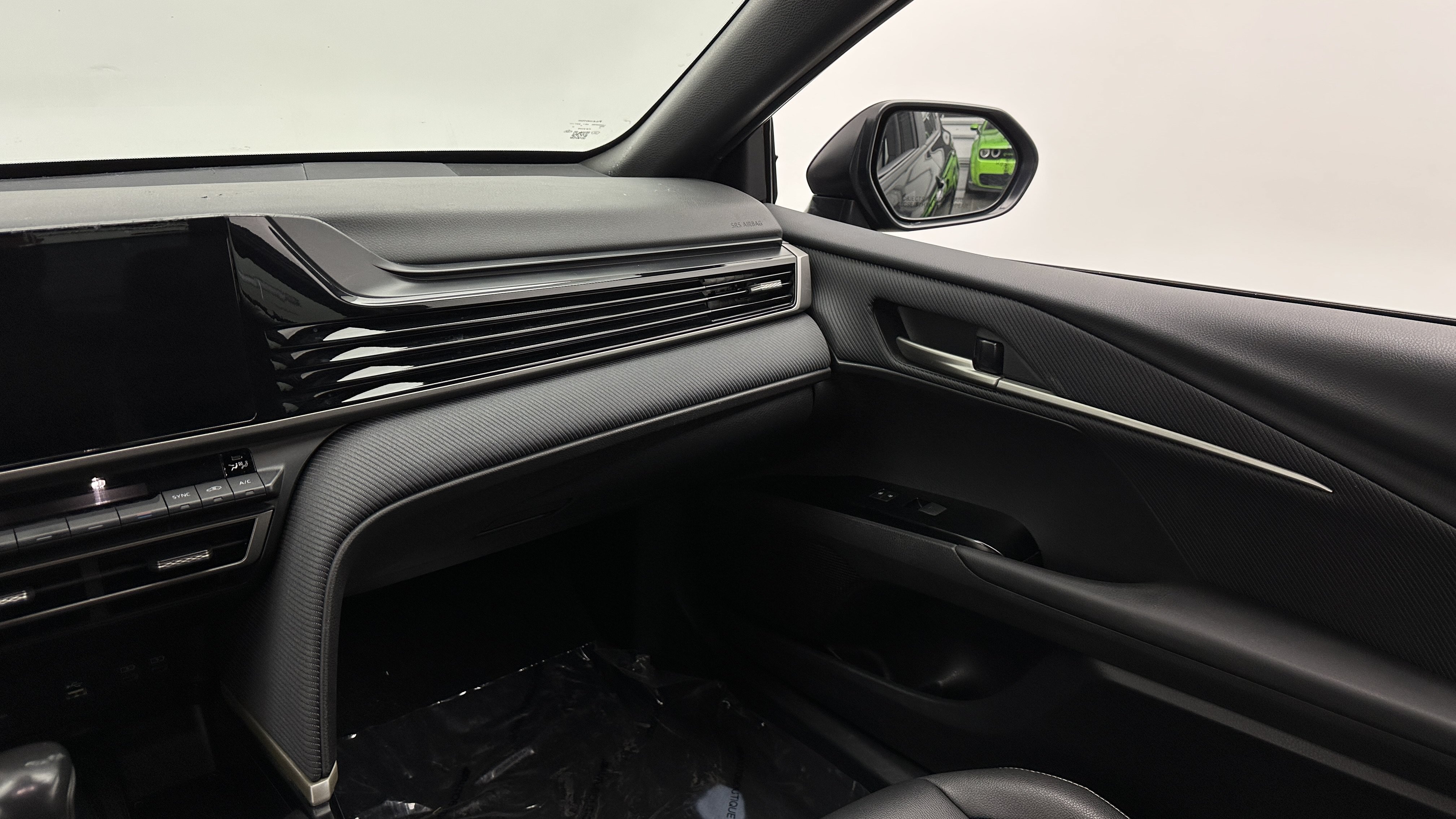 Used 2025 Toyota Camry SE FWD image 30