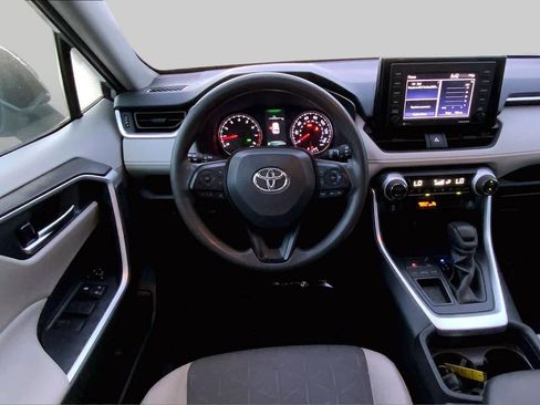 Used 2020 Toyota RAV4 XLE w/ Convenience Package FWD image 6