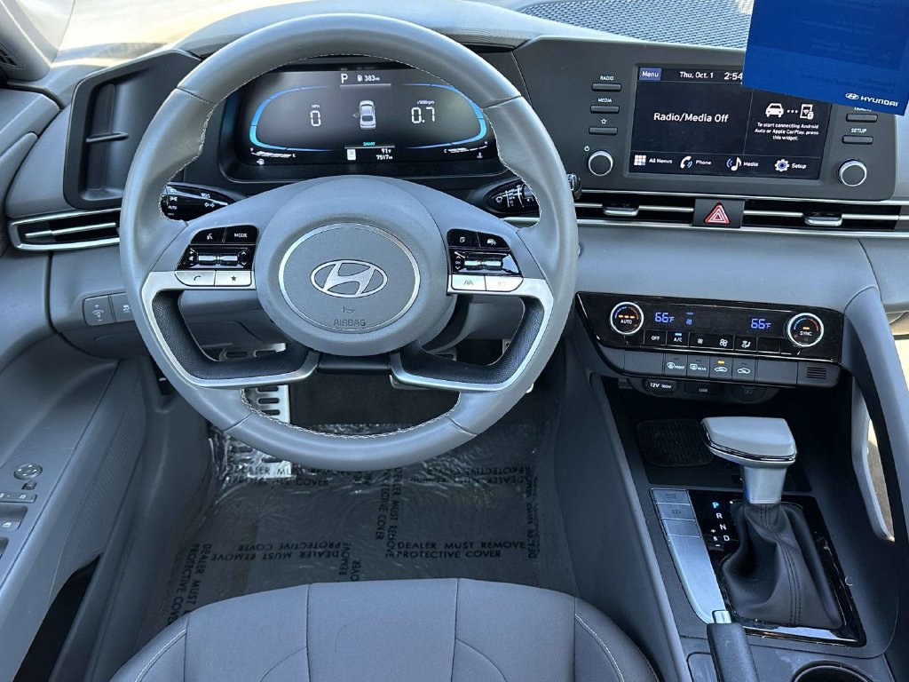 Certified 2025 Hyundai Elantra Sport FWD image 9