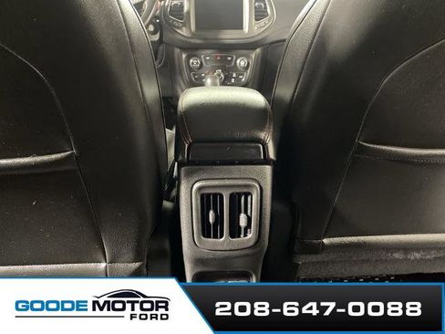 Used 2020 Jeep Compass Trailhawk image 20