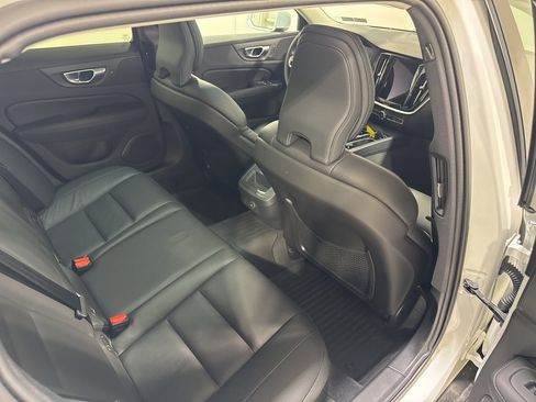 Used 2024 Volvo V60 B5 Cross Country Plus image 24