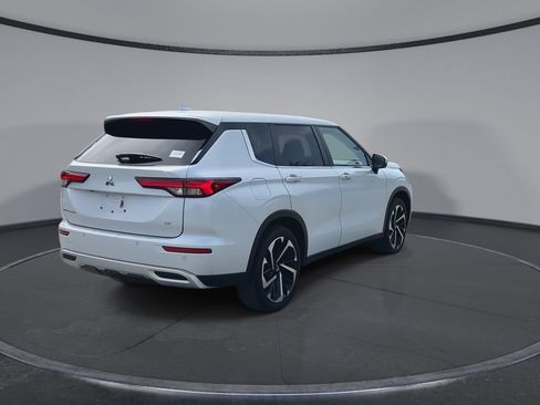 Used 2024 Mitsubishi Outlander SE FWD image 8