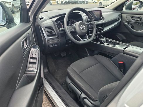 Used 2023 Nissan Rogue S image 9