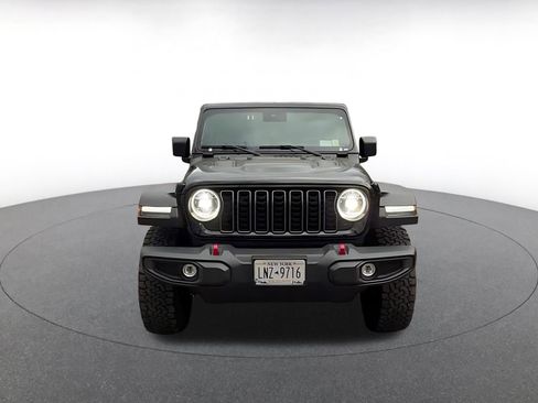 Used 2025 Jeep Wrangler Unlimited Rubicon AWD/4WD image 3