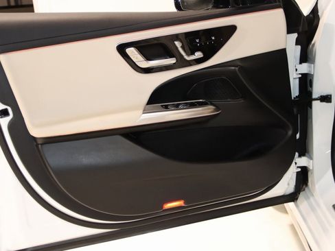 Used 2025 Mercedes-Benz E 350 4MATIC Sedan image 36