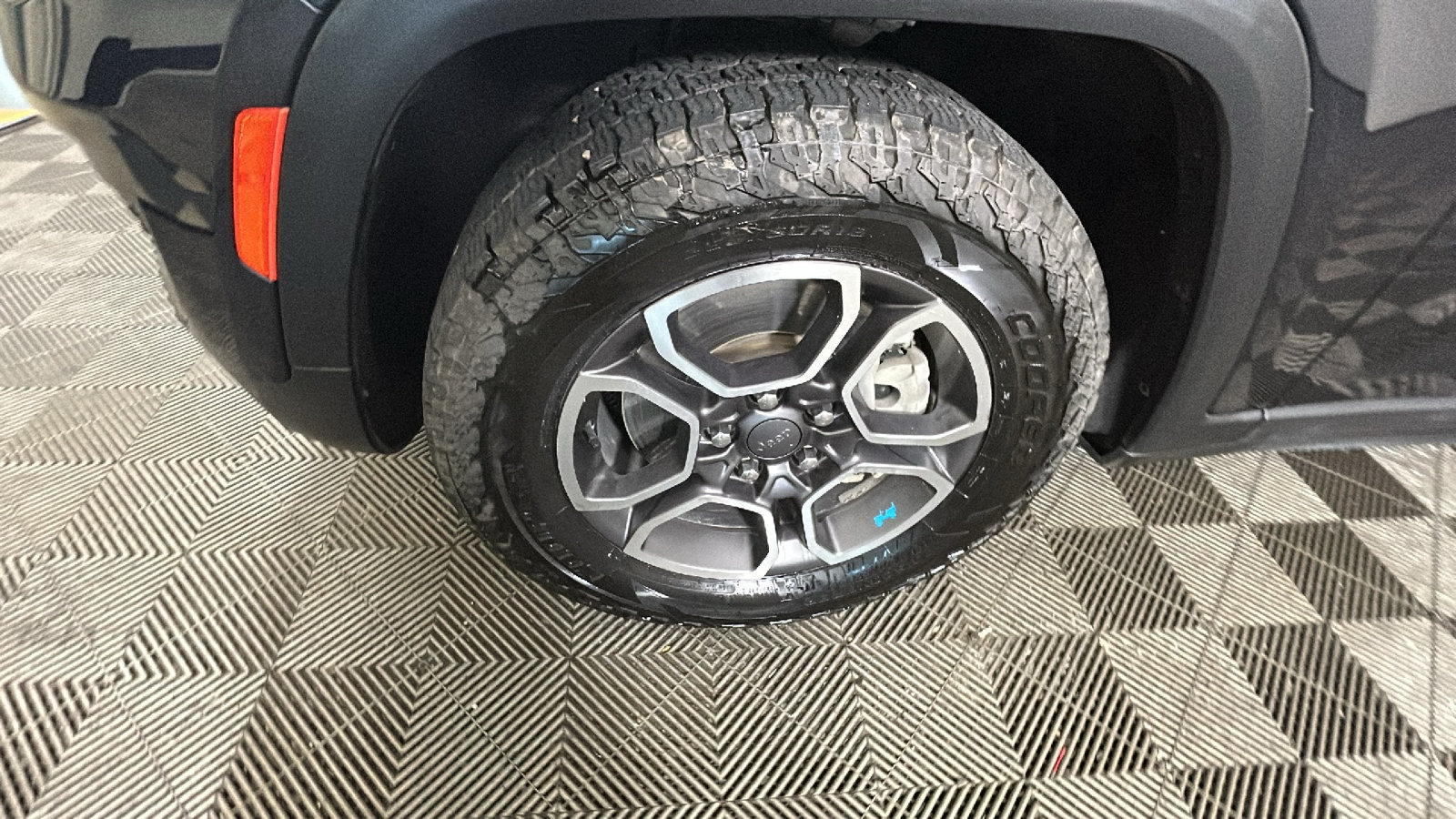 Used 2023 Jeep Grand Cherokee Trailhawk w/ Luxury Tech Group III AWD/4WD image 11