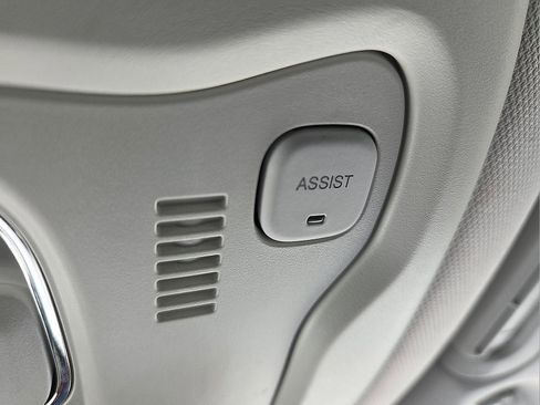 Used 2016 Jeep Renegade Trailhawk w/ Premium Trailhawk Package AWD/4WD image 22