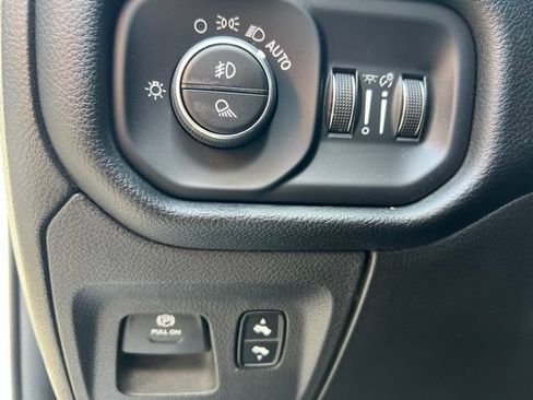 Used 2019 RAM 1500 Laramie AWD/4WD image 8