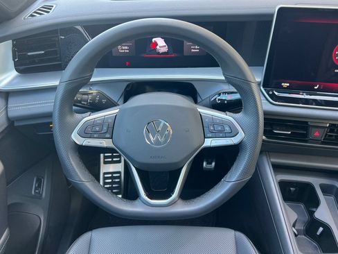 Certified 2026 Volkswagen Tiguan SE R-Line AWD/4WD image 14