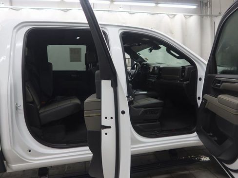 Used 2025 Chevrolet Silverado 2500 ZR2 w/ Technology Package AWD/4WD image 11