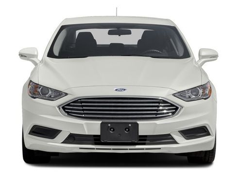 Used 2018 Ford Fusion SE w/ Fusion SE Technology Package FWD image 4