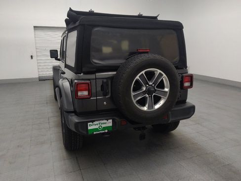 Used 2018 Jeep Wrangler Unlimited Sahara w/ Cold Weather Group AWD/4WD image 6