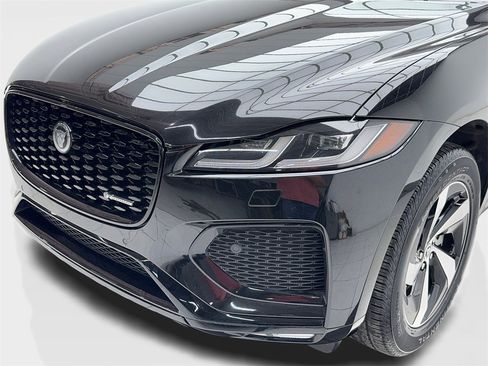 Used 2024 Jaguar F-PACE R-Dynamic S image 5