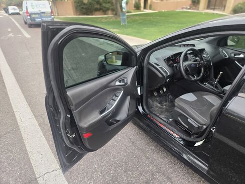 Used 2017 Ford Focus ST image 9