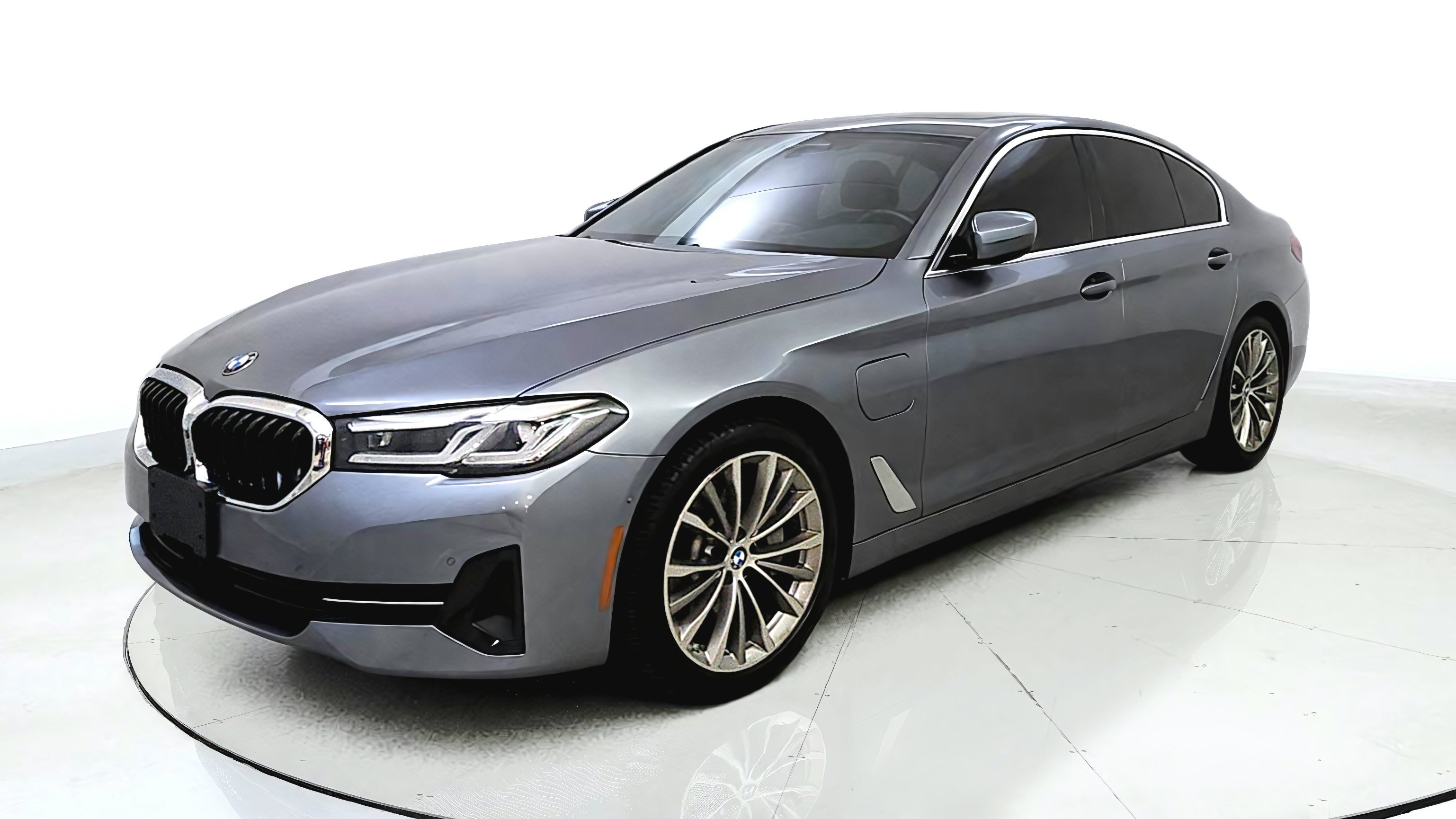 Used 2021 BMW 530e xDrive AWD/4WD image 3