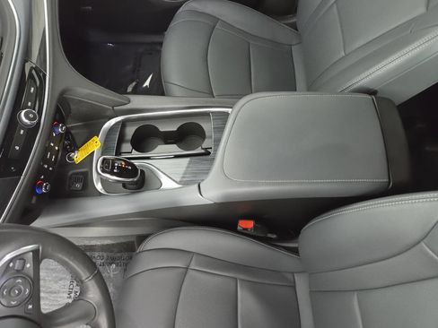 Used 2020 Buick Enclave Essence w/ Sound and Sites Package FWD image 17