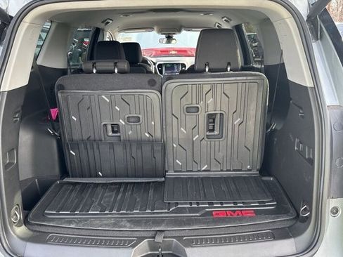 Used 2023 GMC Acadia SLE w/ Driver Convenience Package image 11