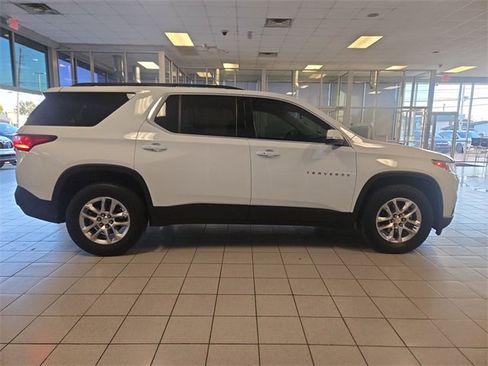 Used 2021 Chevrolet Traverse LT image 9