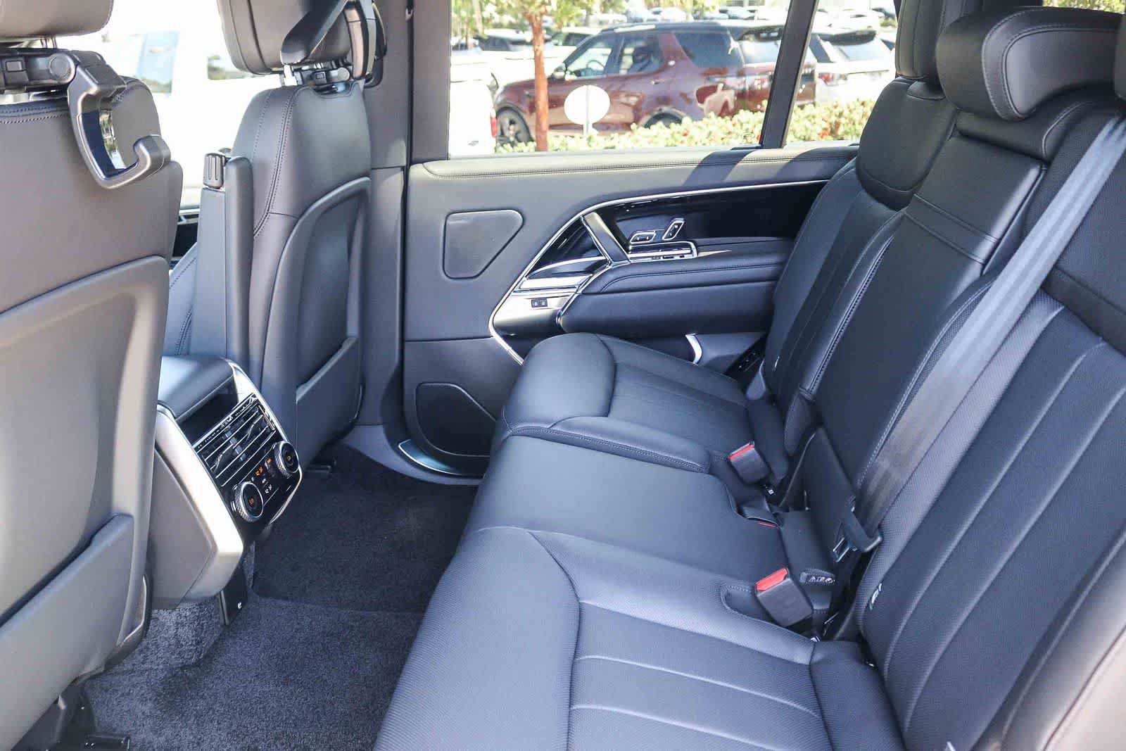 New 2026 Land Rover Range Rover Long Wheelbase SE AWD/4WD image 16