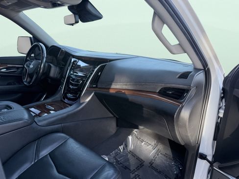 Used 2018 Cadillac Escalade Premium Luxury image 54