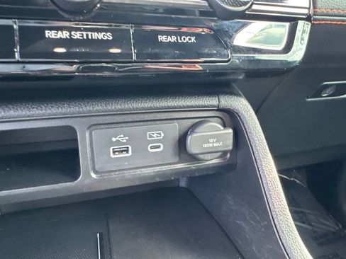 Used 2025 Honda Pilot TrailSport image 55