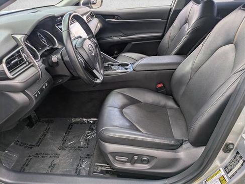 Used 2020 Toyota Camry XLE image 14