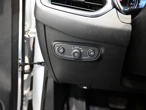 Used 2021 Chevrolet Equinox LT image 23