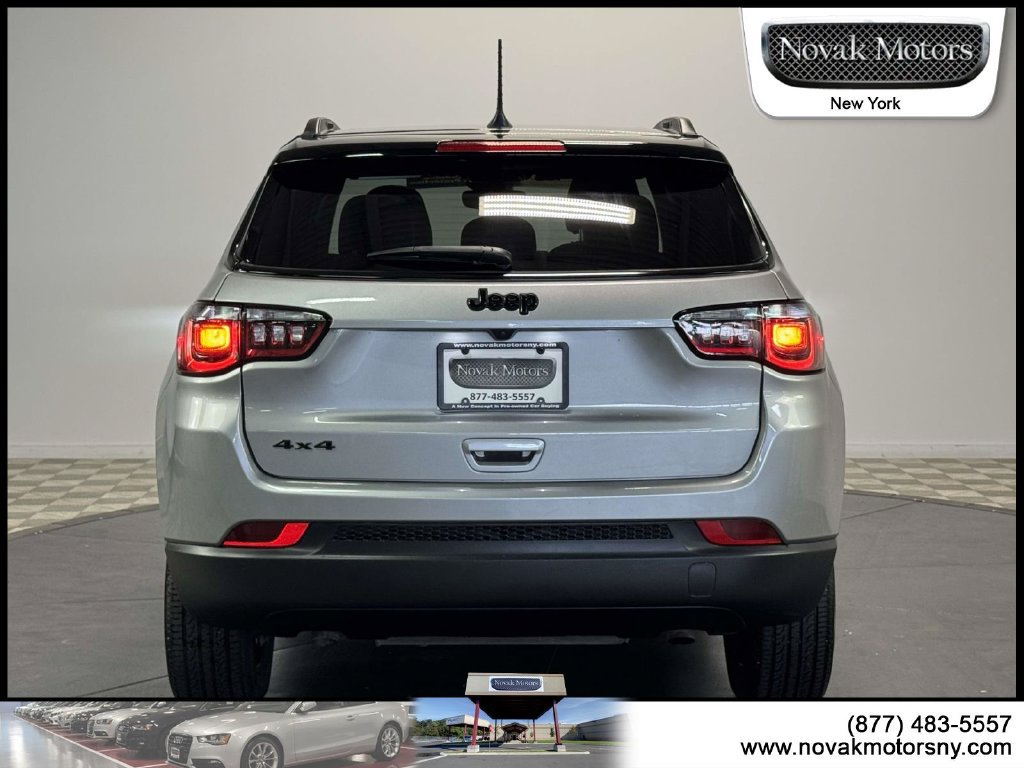 Used 2023 Jeep Compass Latitude w/ Sun and Sound Group AWD/4WD image 7